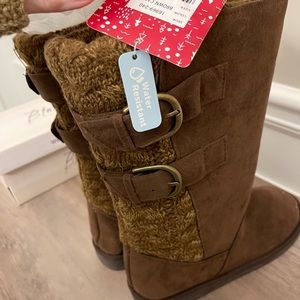 MUK LUKS Essentials Women’s Boots Size 8